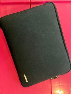 Incase Black Tablet Sleeve - Protective Neoprene Case